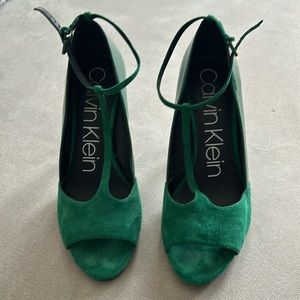 🍏 Calvin Klein Heels